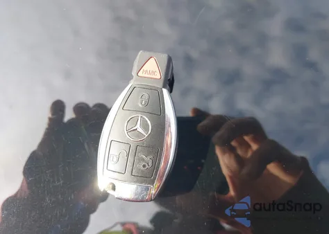 2014 Mercedes-Benz E 350 z USA, uszkodzony, nr VIN WDDHF5KB8EA812344